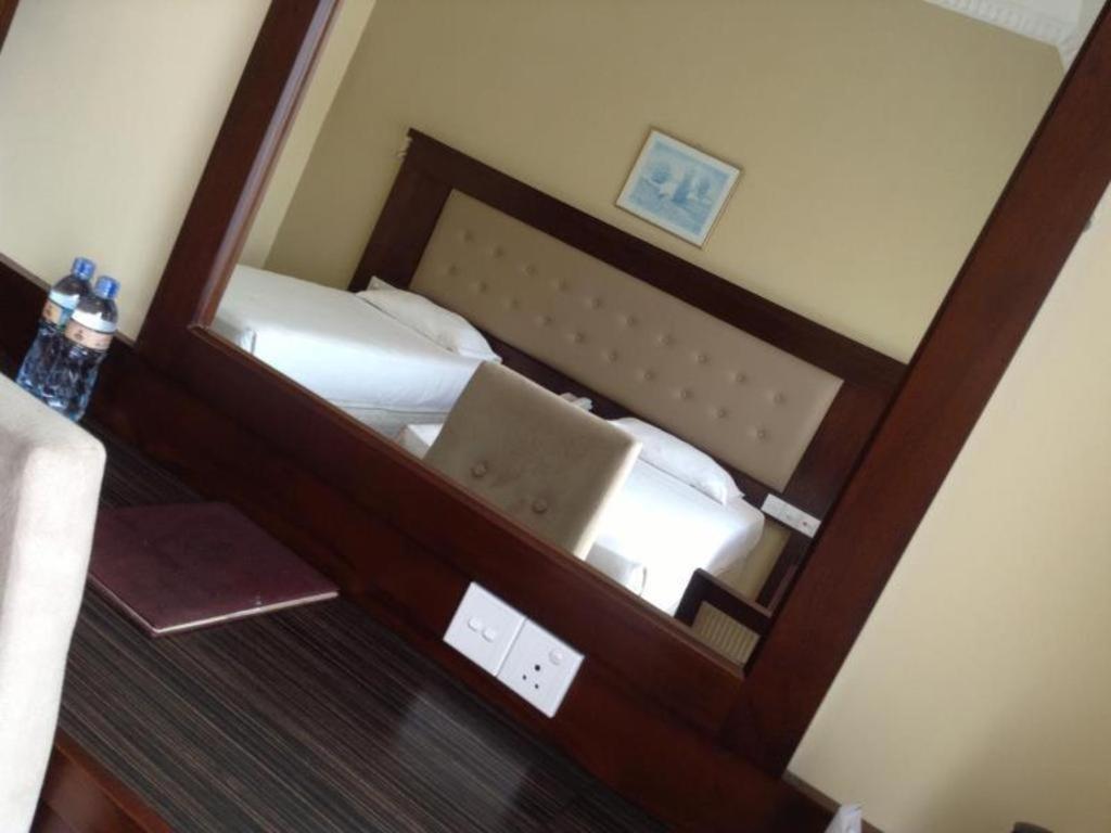 Devon Hotel Kandy Eksteriør billede