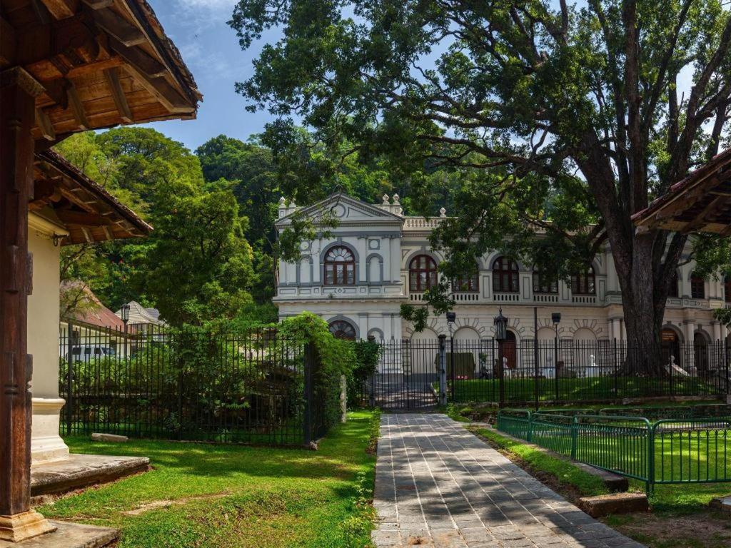 Devon Hotel Kandy Eksteriør billede