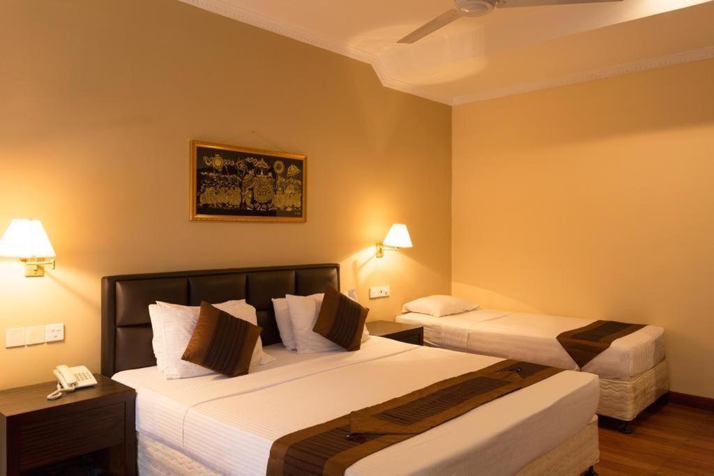 Devon Hotel Kandy Eksteriør billede