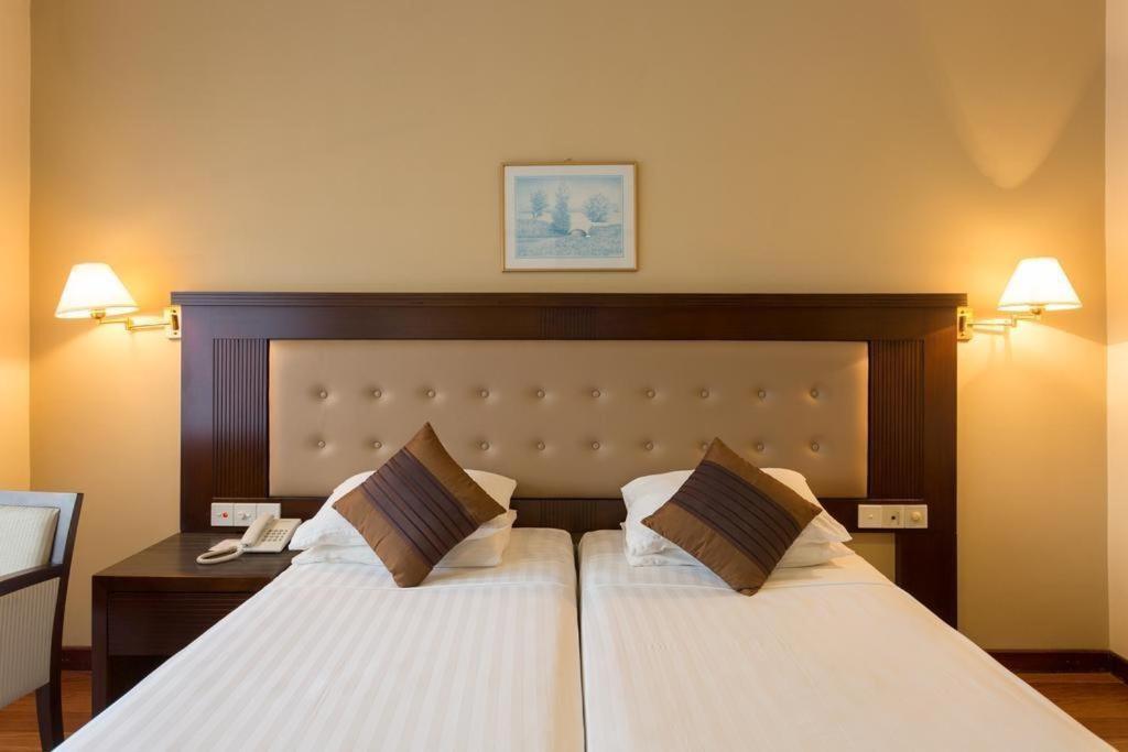 Devon Hotel Kandy Eksteriør billede
