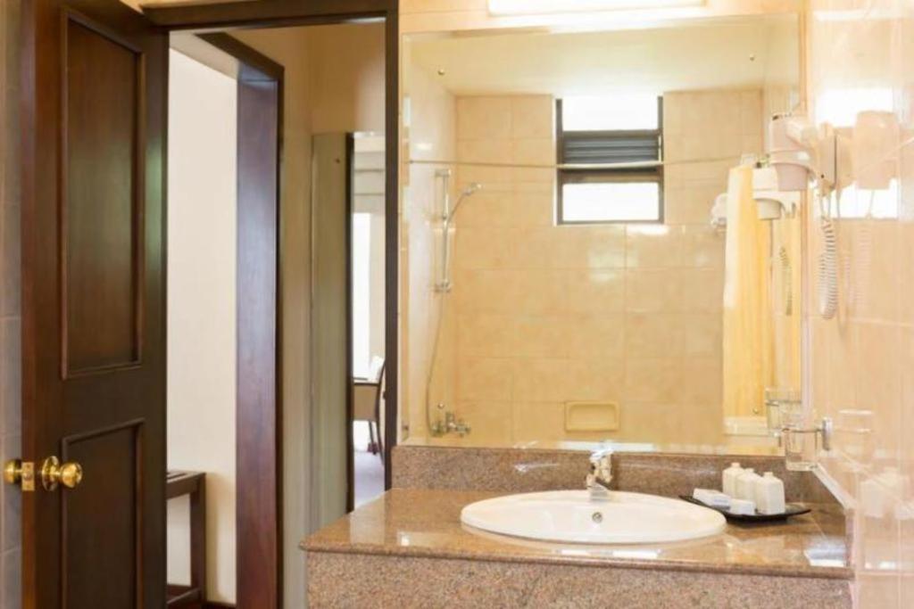 Devon Hotel Kandy Eksteriør billede